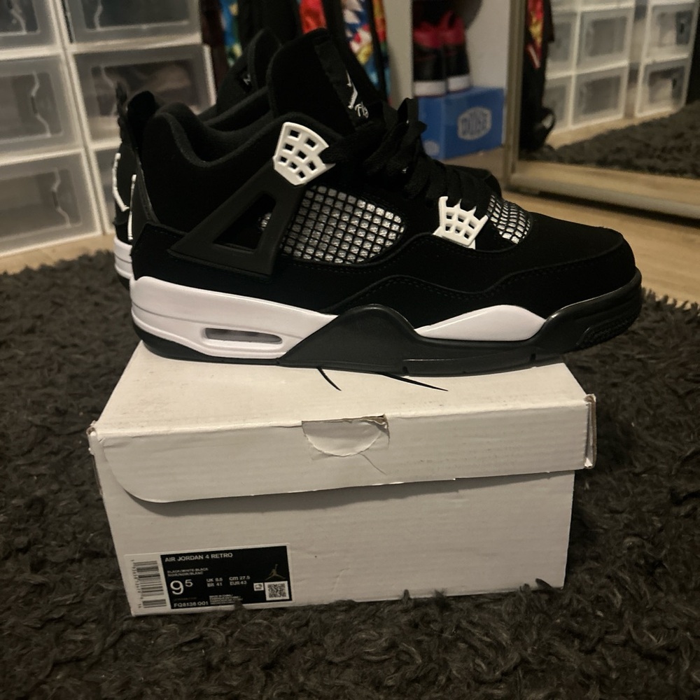 Brand new Jordan 4 “white thunder”